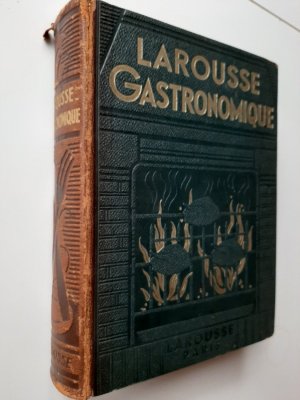 Larousse Gastronomique. 1850 gravures, 16 planches hors texte en coleurs