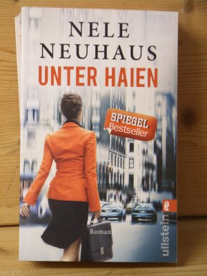 gebrauchtes Buch – Nele Neuhaus – "Unter Haien" roman