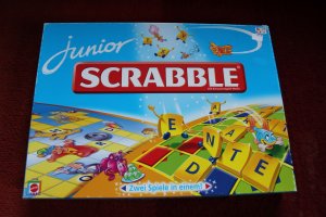 Junior Scrabble. Zwei Spiele in einem! Mattel. Ab 5 Jahren - für 2 bis 4 Spieler