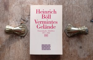 VON HEINRICH BÖLL SIGNIERT - ERSTAUSGABE !!! - Vermintes Gelände