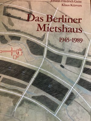 Das Berliner Mietshaus 1945-1989. Eine dokumentarische Geschichte der Ausstellung "Berlin plant / Erster Bericht" 1946 und der Versuche, aus den Trümmern […]