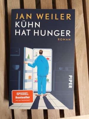 gebrauchtes Buch – Jan Weiler – Kühn hat Hunger - Roman | Gesellschaftssatire und feinsinniger Krimi