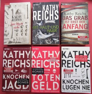 Konvolut = 6 Taschenbücher der "Tempe Brennan-Romanserie" von K. Reichs (Tote lügen nicht - Mit Haut und Haar - Das Grab ist erst der Anfang - Knochenjagd […]