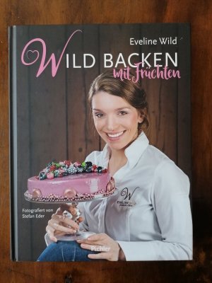 Wild backen mit Früchten.