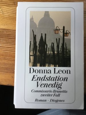 gebrauchtes Buch – Donna Leon – Endstation Venedig - Commissario Brunettis zweiter Fall