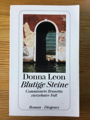 gebrauchtes Buch – Donna Leon – Blutige Steine - Commissario Brunettis vierzehnter Fall