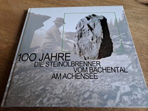 gebrauchtes Buch – 100 Jahre Die Steinölbrenner vom Bächental am Achensee. Chronik vom heilsamen Tiroler Steinöl und der Familie Albrecht 1902-2002.