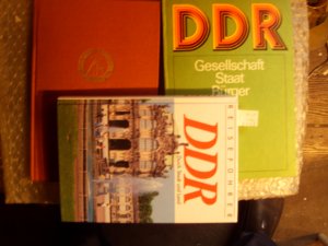 "Uns gehört die Zukunft, Genossen" / "Reiseführer DDR Durch Stadt und Land" / "Familiengesetzbuch der DDR" "DDR Gesellschaft Staat Bürger" "Die DDR - eine Chronik deutscher Geschichte" "GEO Spezial DDR" 6 BÜCHER