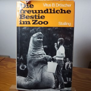 Die freundliche Bestie im Zoo