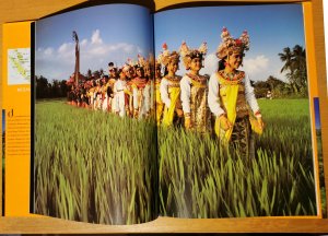 gebrauchtes Buch – Eric M. Oey – Bezauberndes Bali - Eine visuelle Reise