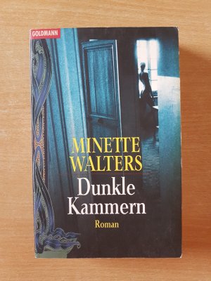 gebrauchtes Buch – Minette Walters – Dunkle Kammern