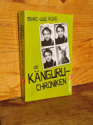 gebrauchtes Buch – Marc-Uwe Kling – Die Känguru-Chroniken. Ansichten eines vorlauten Beuteltieres