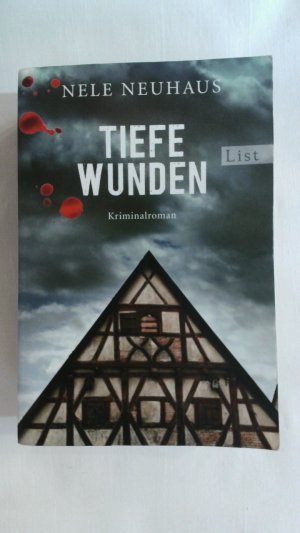 TIEFE WUNDEN: DER DRITTE FALL FÜR BODENSTEIN UND KIRCHHOFF: KRIMINALROMAN (EIN BODENSTEIN-KIRCHHOFF-KRIMI, BAND 3).