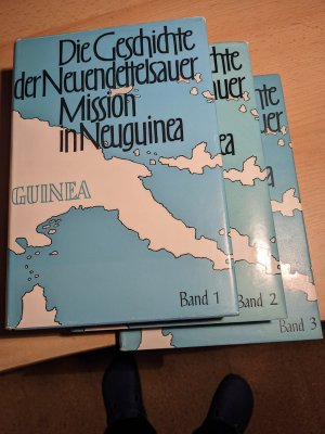 Die Geschichte der Neuendettelsauer Mission in Neuguinea. Band 1,2,3