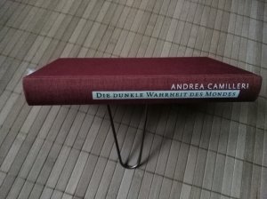 gebrauchtes Buch – Andrea Camilleri – Die dunkle Wahrheit des Mondes