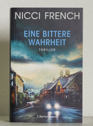 gebrauchtes Buch – French, Nicci; Moosmüller – Eine bittere Wahrheit: Thriller