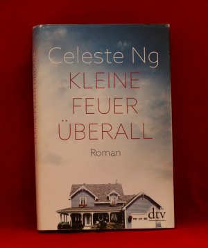 gebrauchtes Buch – Celeste Ng – Kleine Feuer überall - Das Buch zur erfolgreichen TV-Serie mit Reese Witherspoon