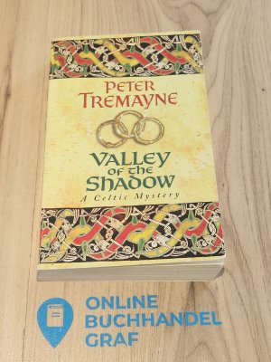 gebrauchtes Buch – Peter Tremayne – Valley of  Shadow