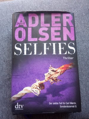 gebrauchtes Buch – Jussi Adler-Olsen – Selfies - Der siebte Fall für Carl Mørck, Sonderdezernat Q, Thriller