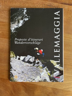 gebrauchtes Buch – Vallemaggisa Turismo – Wandervorschläge  Vallemaggia 24 Karten