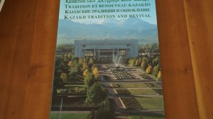 gebrauchtes Buch – Kazakh Tradition and Revival - Tradition  et Renouveau Kazakhs