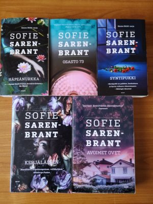 gebrauchtes Buch – Sofie Sarenbrant – 5 Bücher der Emma Sköld Reihe auf finnisch