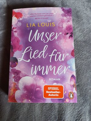 gebrauchtes Buch – Lia Louis – Unser Lied für immer - Roman - Unglaublich romantisch. Vollkommen unvergesslich. Der nächste Bestseller von Lia Louis.