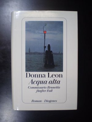 gebrauchtes Buch – Donna Leon – Acqua alta. Commissario Brunettis fünfter Fall. Roman