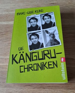 gebrauchtes Buch – Marc-Uwe Kling – Die Känguru-Chroniken (Die Känguru-Werke 1) - Ansichten eines vorlauten Beuteltiers | Der Auftakt der erfolgreichen Känguru-Werke des Bestsellerautors