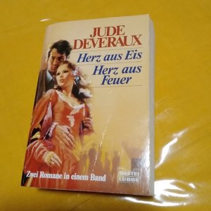 gebrauchtes Buch – Jude Deveraux – Herz aus Eis /Herz aus Feuer