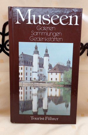 Museen Galerien Sammlungen Gedenkstätten - Tourist Führer - mit 105 Farbaufnahmen vom Autor