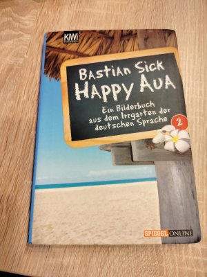 gebrauchtes Buch – Bastian Sick – Happy Aua 2 - Ein Bilderbuch aus dem Irrgarten der deutschen Sprache