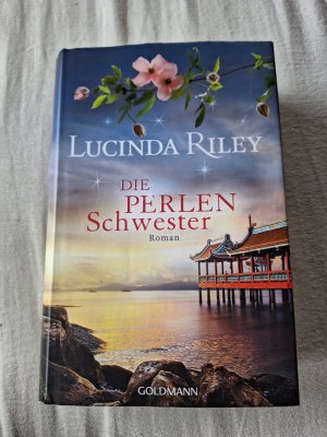 gebrauchtes Buch – Lucinda Riley – Die Perlenschwester