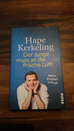 gebrauchtes Buch – Kerkeling, Hape – Der Junge muss an die frische Luft - Meine Kindheit und ich | Biografie. Der SPIEGEL-Bestseller #1