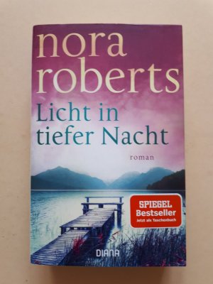 gebrauchtes Buch – Nora Roberts – Licht in tiefer Nacht