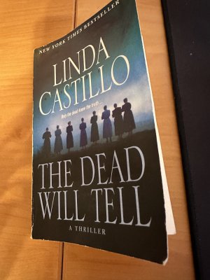 gebrauchtes Buch – Linda Castillo – The Dead Will Tell: A Kate Burkholder Novel