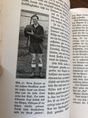 antiquarisches Buch – Otto, Kurt  – Fussballsport (1941); Übung, Training, Wettkampf. Mit 113 Abbildungen