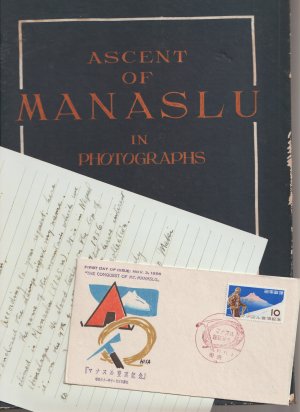 ASCENT OF MANASLU IN PHOTOGRAPHS 1952-56 JAPANISCHE ORIGINALAUSGABE IM SCHUBER + Ersttagsbrief und Schreiben von Yuko Maki