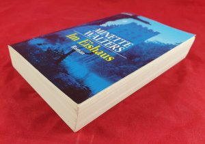 gebrauchtes Buch – Minette Walters – Im Eishaus von Minette Walters (1996, Taschenbuch)