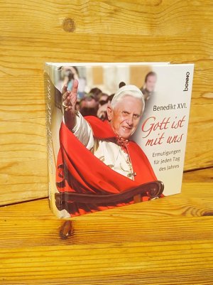 gebrauchtes Buch – Benedikt XVI – Gott ist mit uns. Ermutigungen für jeden Tag des Jahres