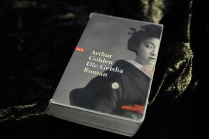 gebrauchtes Buch – Arthur Golden – Die Geisha