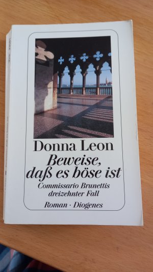 gebrauchtes Buch – Donna Leon – Beweise, daß es böse ist - Commissario Brunettis dreizehnter Fall