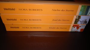 gebrauchtes Buch – Nora Roberts – Die Sturm-Trilogie / Gallagher Trilogie(alle 3 Bände komplett) - Nächte des Sturms - Insel des Sturms - Kinder des Sturms