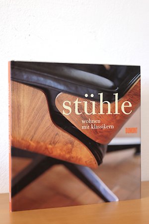 gebrauchtes Buch – Wilhide, Elizabeth / Wood – Stühle. Wohnen mit Klassikern