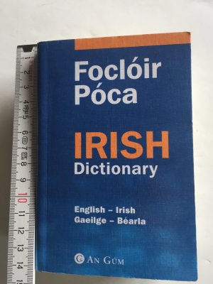 Focloir Poca: English-Irish Irish-English Dictionary