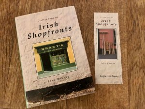 gebrauchtes Buch – John Murphy – A little book of Irish Shopfronts