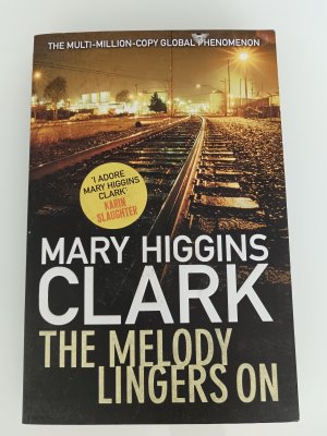 gebrauchtes Buch – MARY HIGGINS CLARK – THE MELODY LINGERS ON