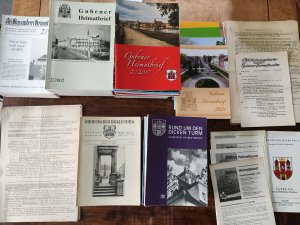 Guben Konvolut Sammlung Gesamtausgabe von 1957 bis 2021: komplett 155 Stück: Gubener Heimatbrief Rund um den dicken Turm. 1 Sondernummer April 1958 +  Nr. 2 / 1957 bis Nr. 65 / 1984 letzte Ausgabe (65 Stück) 1957 1958 1959 1960 1961 1962 1963 1964 1965 1966 1967 1968 1969 1970 1971 1972 1973 1974 1975 1976 1977 1978 1979 1980 1981 1982 1983 1984 / nachfolgend: Aus unserer Heimat Rundbrief des Gubener Heimatbundes je Nr. 1 + 2: 1984 1985 1986 1987 1988 1989 1990 (komplett 14 Stück) / nachfolgend: Gubener Heimatbrief je Nr. 1 + 2: 1991 1992 1993 1994 1995 1996 1997 1998 1999 2000 2001 2002 2003 2004 2005 2006 2007 2008 2009 2010 2011 2012 2013 2014 2015 2016 2017 (komplett 54 Ausgaben) nachfolgend 1 Ausgabe je Jahr 2018 2019 2020 2021 komplett + 4 Heimatbund Rundschreiben: 1/81 2/81 2/82 2/83 + Mitteilungsblatt Sondernummer April 1963 + 16 Scheiben von 1956 bis 1960 siehe unten + Satzung mit geschichtlichen Überblick. Aus der Guben und Niederlausitz Sammlung von Hermann Walter