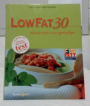 gebrauchtes Buch – SCHIERZ, Gabi und Gabi Vallenthin – LOW FAT 30 : Abnehmen und Genießen. Gabi Schierz ; Gabi Vallenthin.