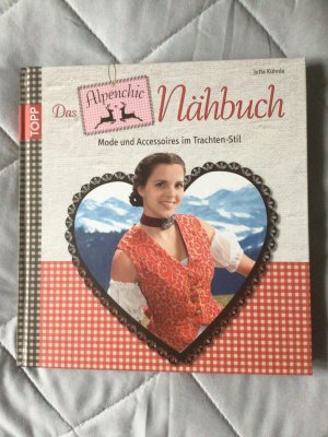 gebrauchtes Buch – Jutta Kühnle – Das Alpenchic-Nähbuch - Mode und Accessoires im Trachten-Stil